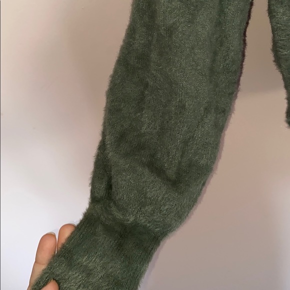 EXPRESS women SUPER SOFT sweater - Picture 7 of 7